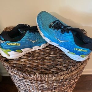 Hoka Vanquish 2